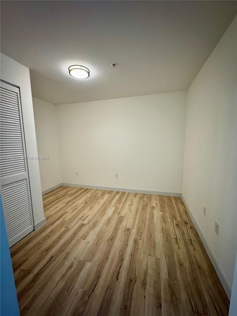 300 S Biscayne Blvd , Unit L-1210, Miami, FL 33131 Photo