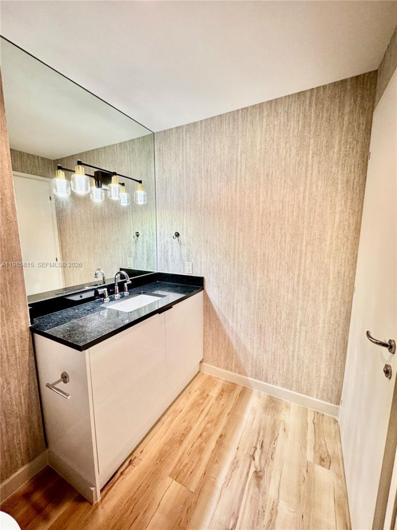 300 S Biscayne Blvd, Unit L-1210, Miami, FL 33131 Photo