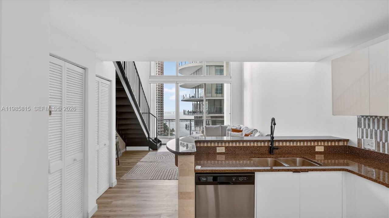 300 S Biscayne Blvd, Unit L-1210, Miami, FL 33131 Photo