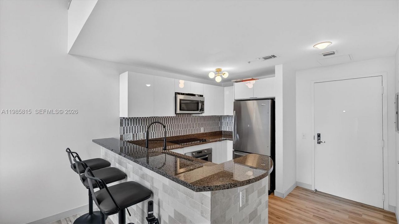 300 S Biscayne Blvd, Unit L-1210, Miami, FL 33131 Photo