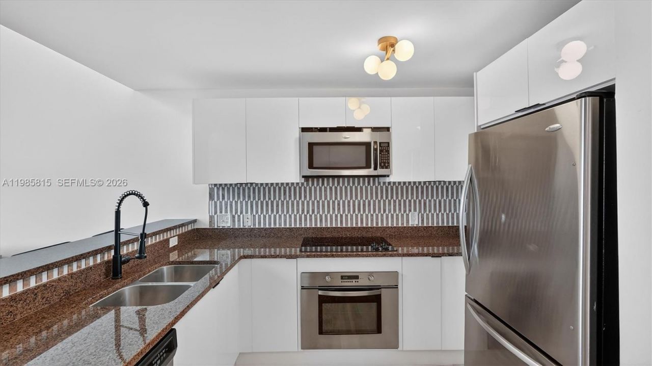 300 S Biscayne Blvd, Unit L-1210, Miami, FL 33131 Photo