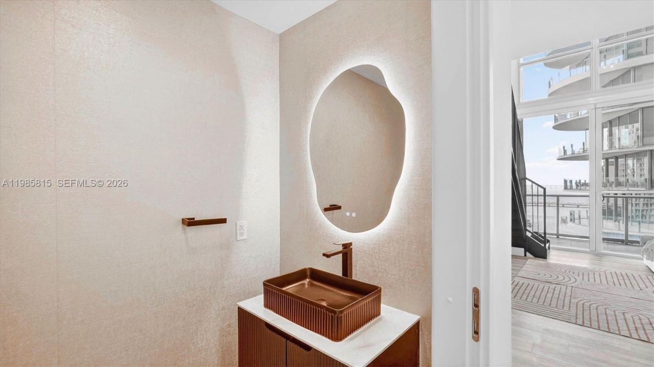 300 S Biscayne Blvd, Unit L-1210, Miami, FL 33131 Photo