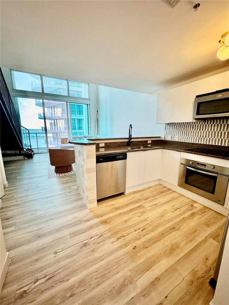 300 S Biscayne Blvd , Unit L-1210, Miami, FL 33131 Photo