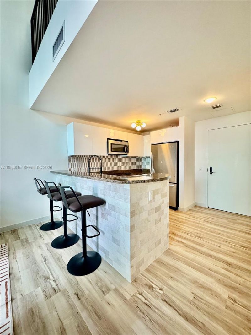 300 S Biscayne Blvd, Unit L-1210, Miami, FL 33131 Photo