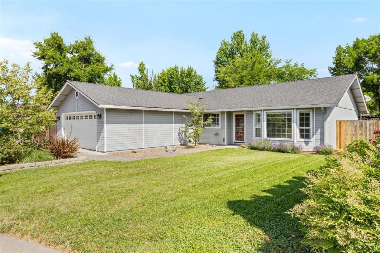 3073 Ruby Drive, Medford, OR 97504 Main Photo