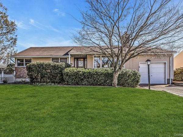 2 Nancy Court , Glen Cove, NY 11542