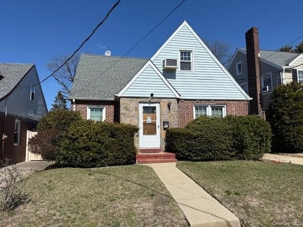 11 Purdy Court, Rockville Centre, NY 11570