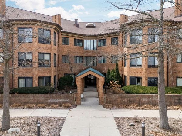 2115 Nature Cove Court, Unit 210, Ann Arbor, MI 48104