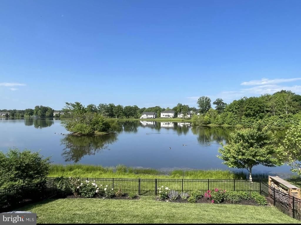 7126 Lake Drive, Warrenton, VA 20187 Main Photo