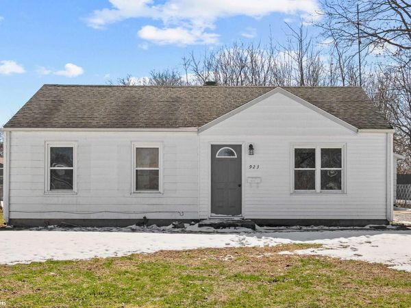 923 Park Avenue, Burlington, IA 52601