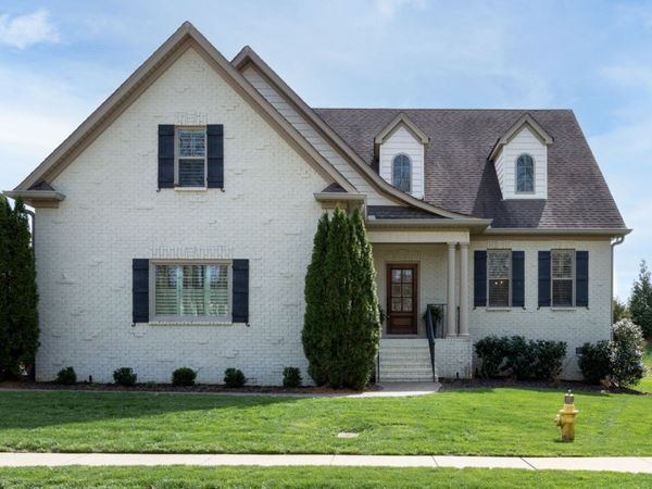 105 Carly Close W, Hendersonville, TN 37075