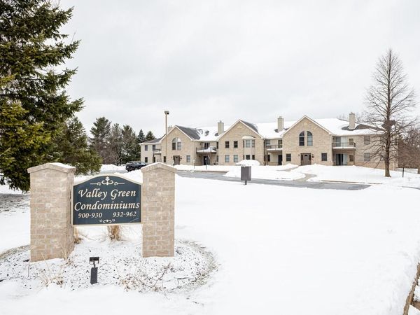 930 Oconomowoc PARKWAY, Oconomowoc, WI 53066