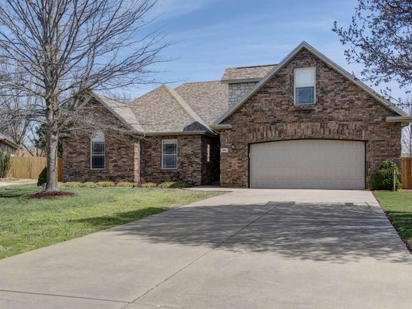 406 S Chestnut Hills Drive, Republic, MO 65738