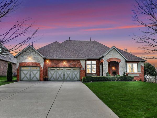 6184 S Riverbend Road, Springfield, MO 65810