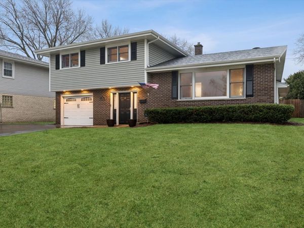 195 E Oak Glen Drive , Bartlett, IL 60103