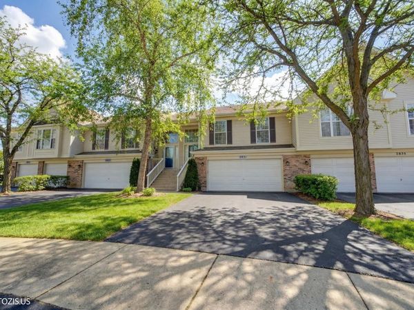2831 S Embers Lane, Arlington Heights, IL 60005