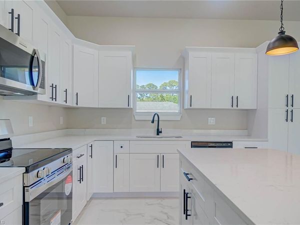 2023 Robert AVE, ALVA, FL 33920