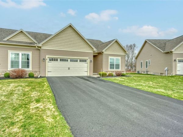 16 Harbour Oaks , Rochester, NY 14624