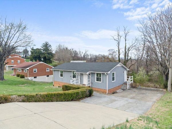 2633 Springhill DR NW, Roanoke, VA 24017