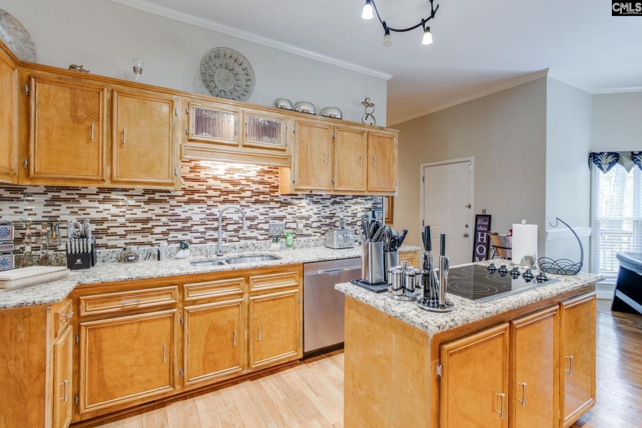 701 Kinlock Court  Photo 13