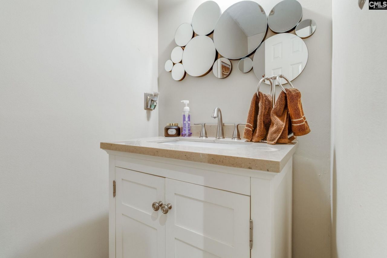 701 Kinlock Court  Photo 16