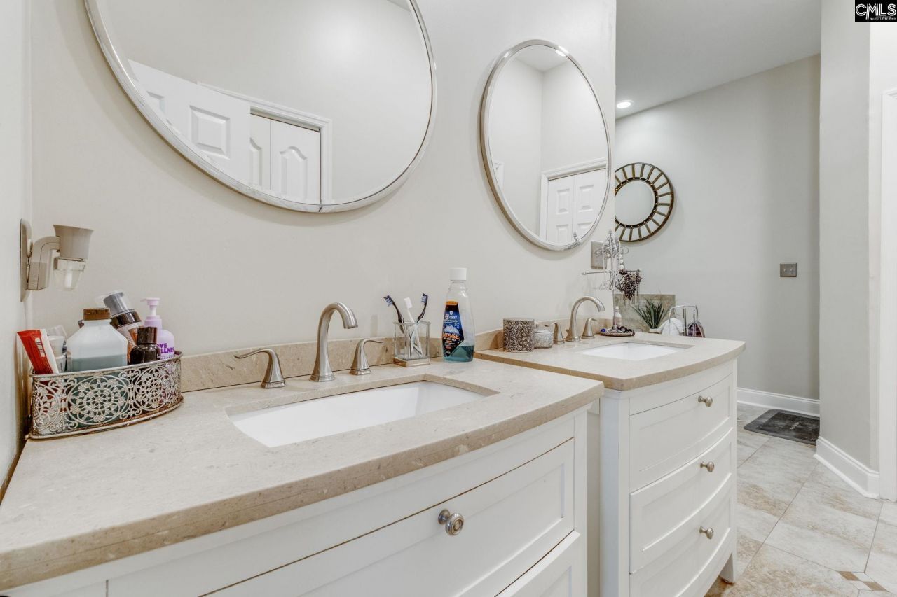 701 Kinlock Court  Photo 24