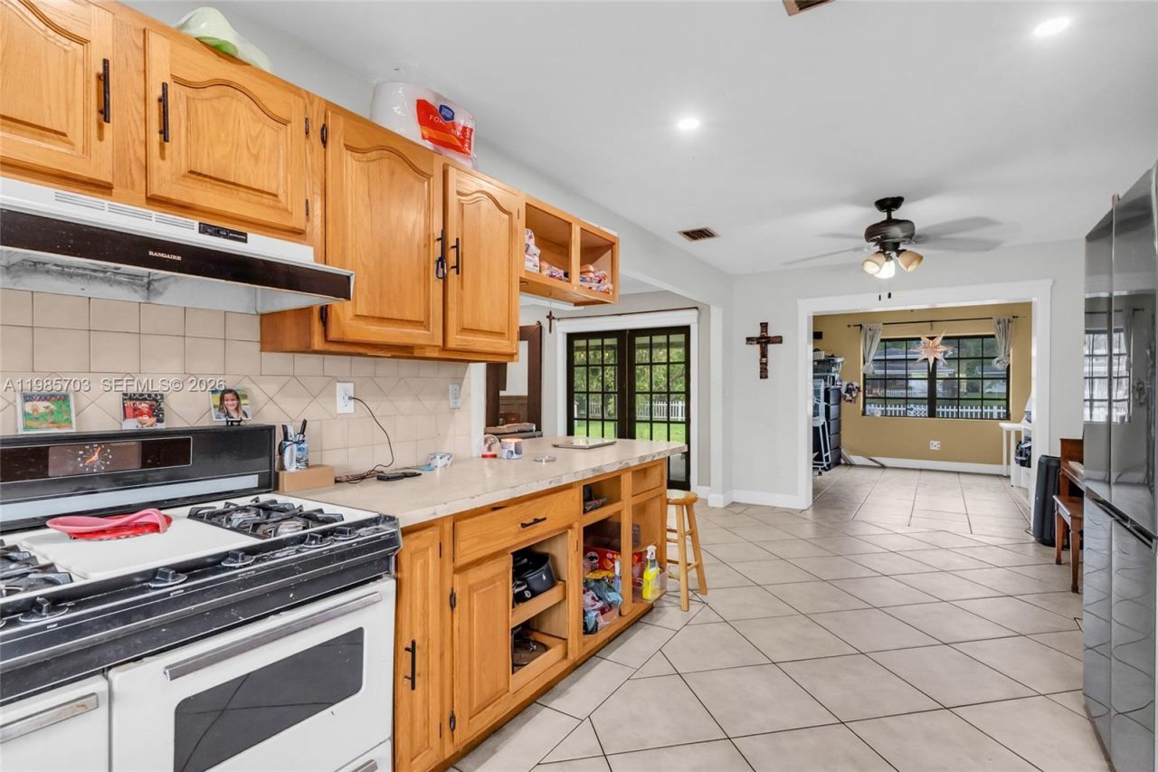 19030 Bel Aire Dr , Cutler Bay, FL 33157 Photo