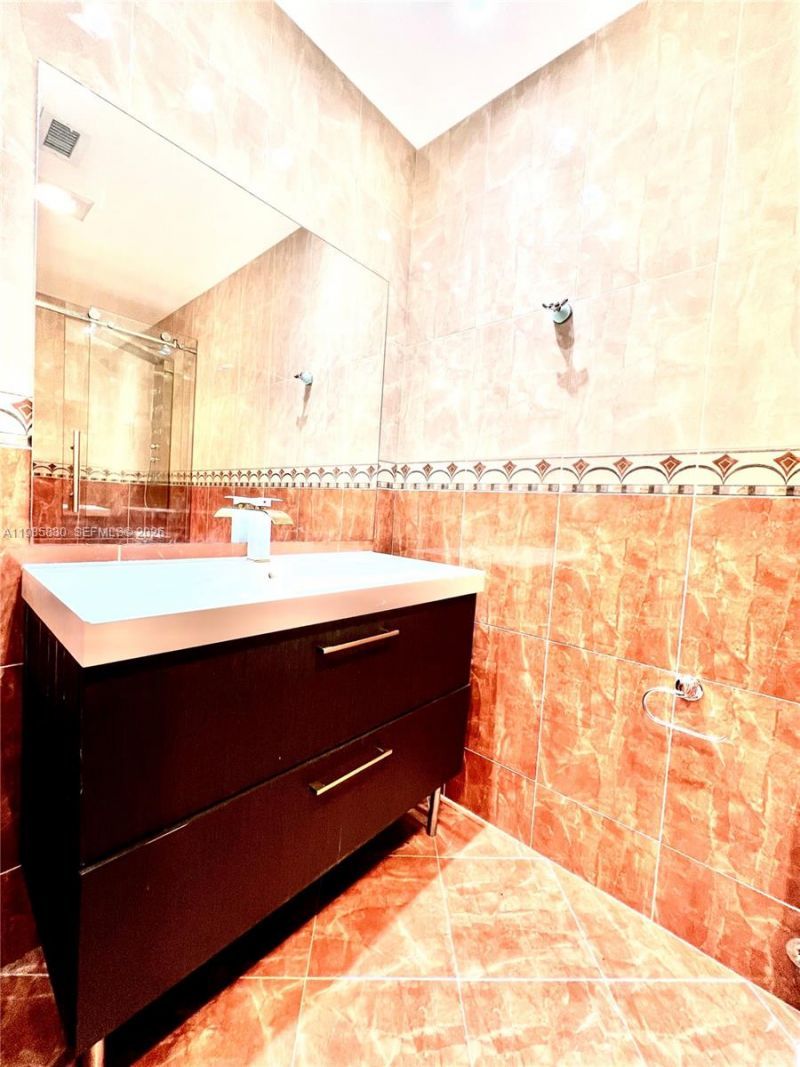 245 Poinciana Island Dr , Unit 505, Sunny Isles Beach, FL 33160 Photo