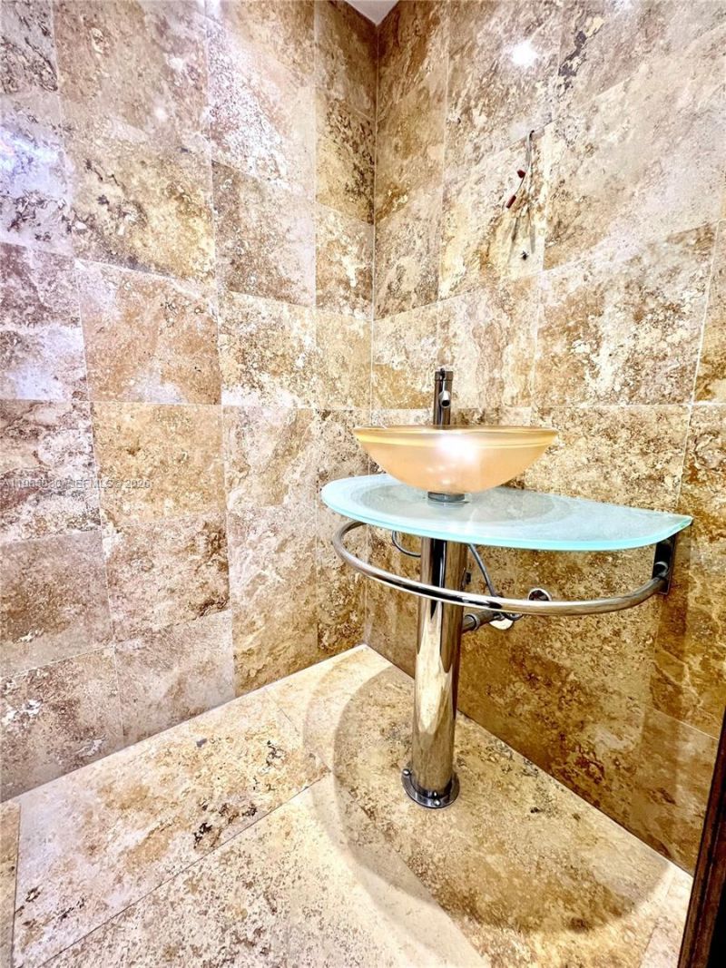 245 Poinciana Island Dr , Unit 505, Sunny Isles Beach, FL 33160 Photo