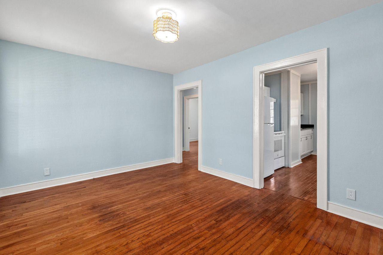 2226 Suffolk Street Photo 9