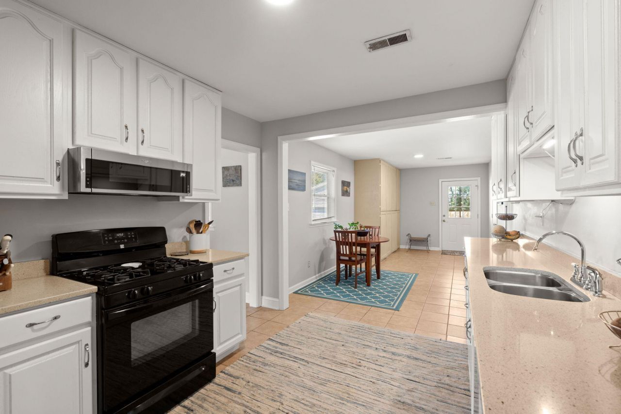 2444 Lantern Street Photo 16