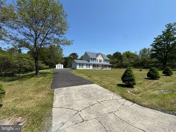 2005 PALISADES DRIVE, BLAKESLEE, PA 18610