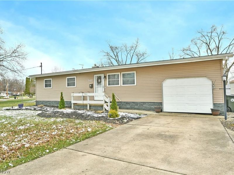 2401 Stewart Drive NW, Warren, OH 44485 Photo 1