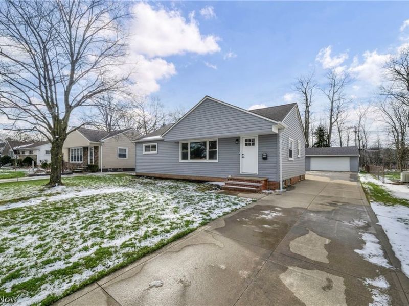 6108 Westerham Road, Mayfield Heights, OH 44124 Photo 2