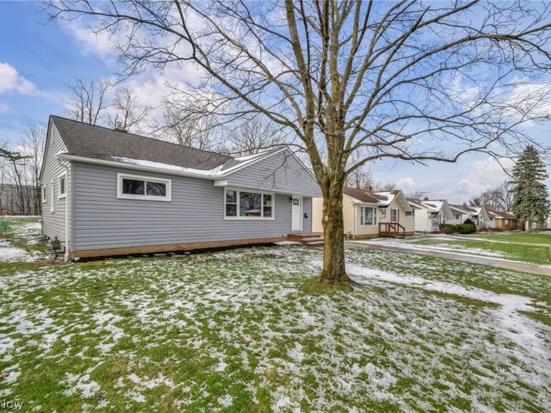 6108 Westerham Road, Mayfield Heights, OH 44124 Photo 3