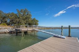 20 Claires Point Road photo 4