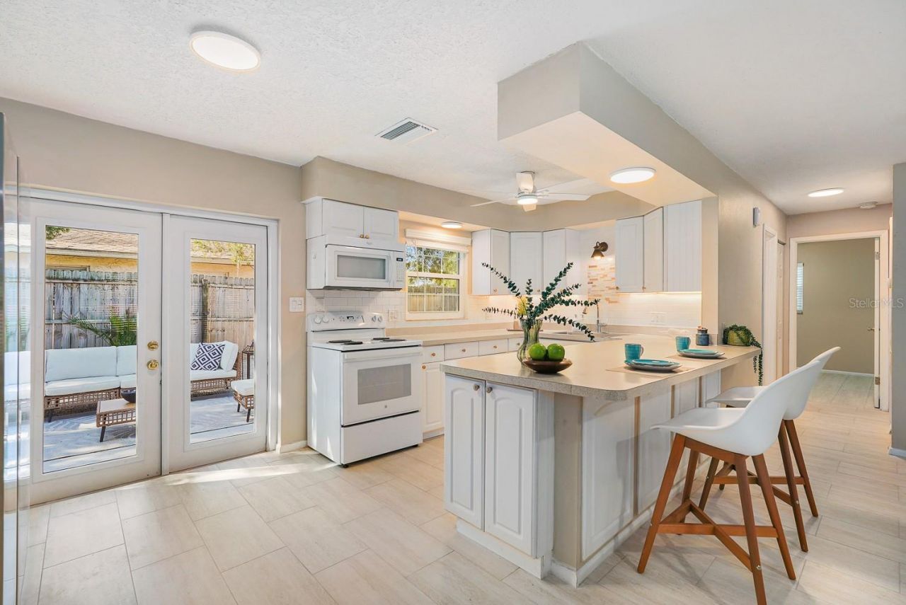 635 Melody Circle, Sarasota, FL 34237 Photo