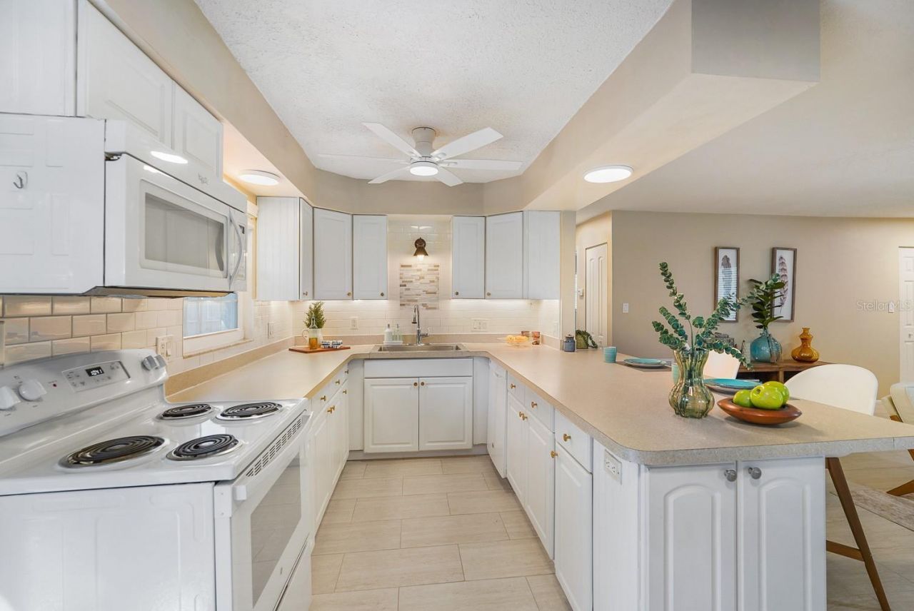 635 Melody Circle, Sarasota, FL 34237 Photo