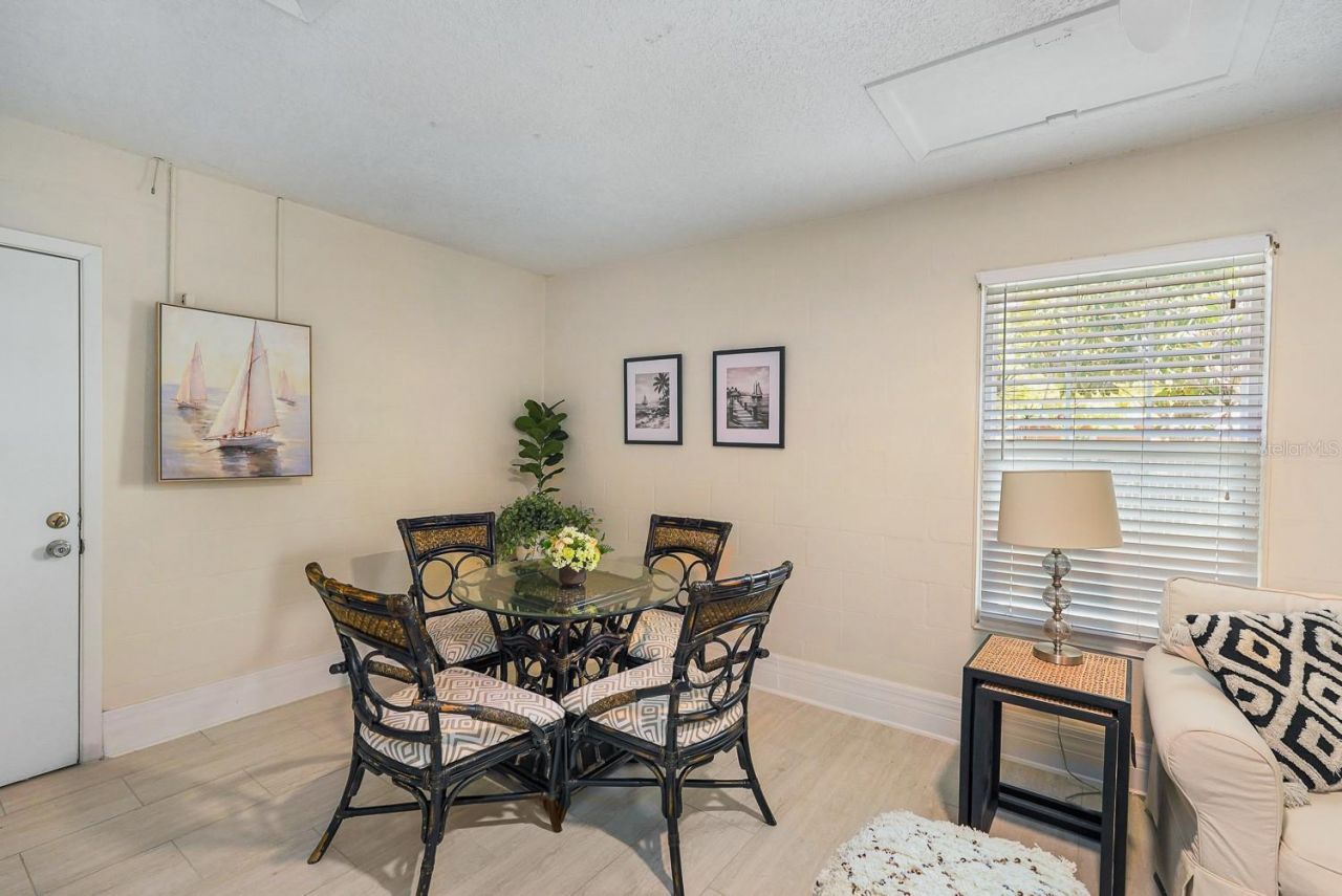635 Melody Circle, Sarasota, FL 34237 Photo