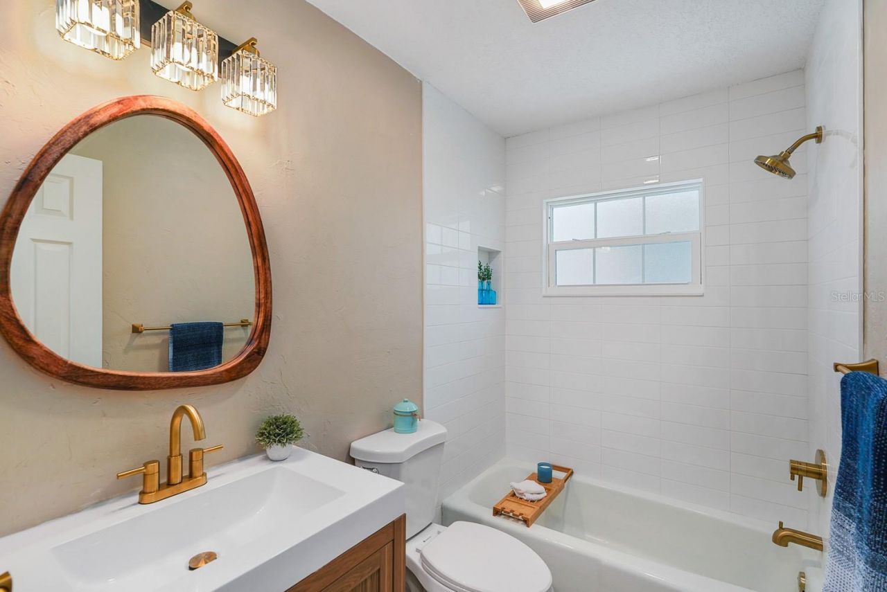 635 Melody Circle, Sarasota, FL 34237 Photo