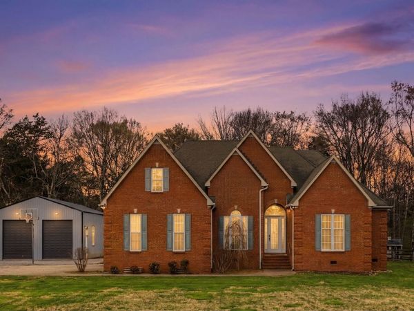 2320 Snake Town Rd, Chapel Hill, TN 37034