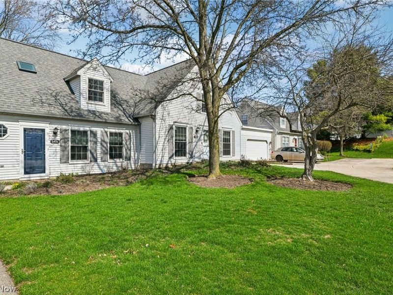 3432 Brookpoint Lane, Cuyahoga Falls, OH 44223 Photo 2