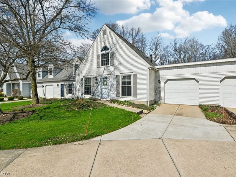 3432 Brookpoint Lane, Cuyahoga Falls, OH 44223 Photo 3