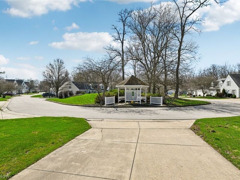 3432 Brookpoint Lane, Cuyahoga Falls, OH 44223 Photo 4