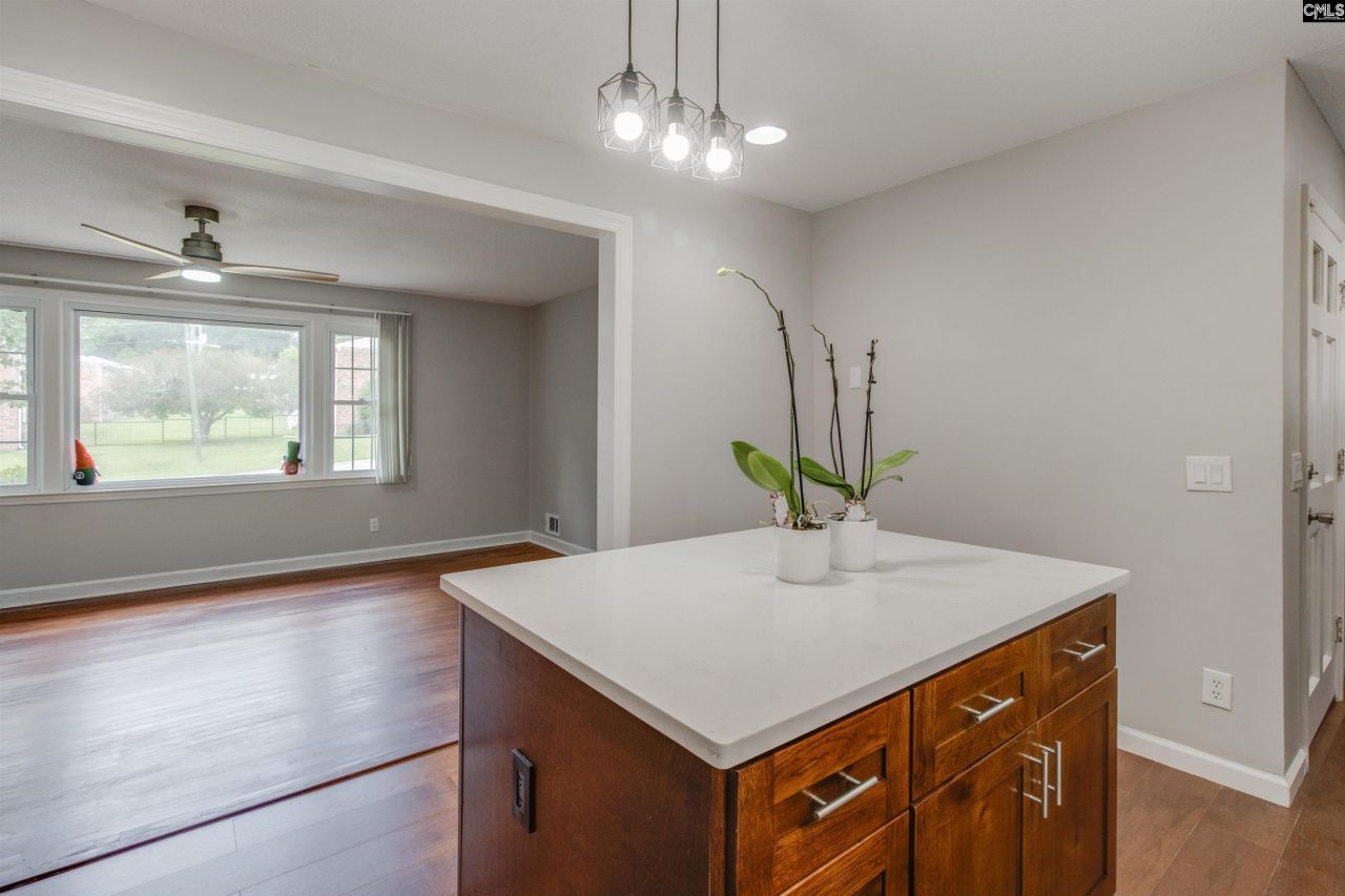 4214 Grand Street Photo 8