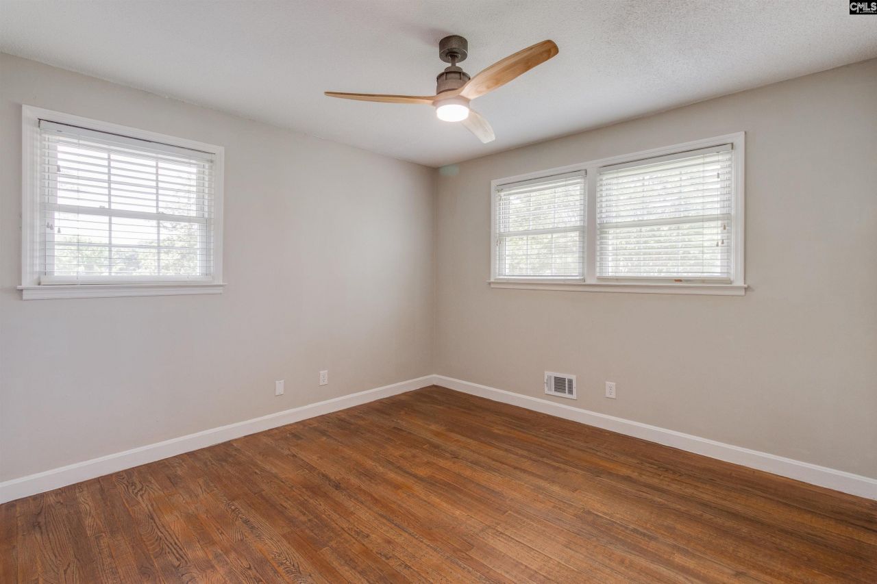 4214 Grand Street Photo 15