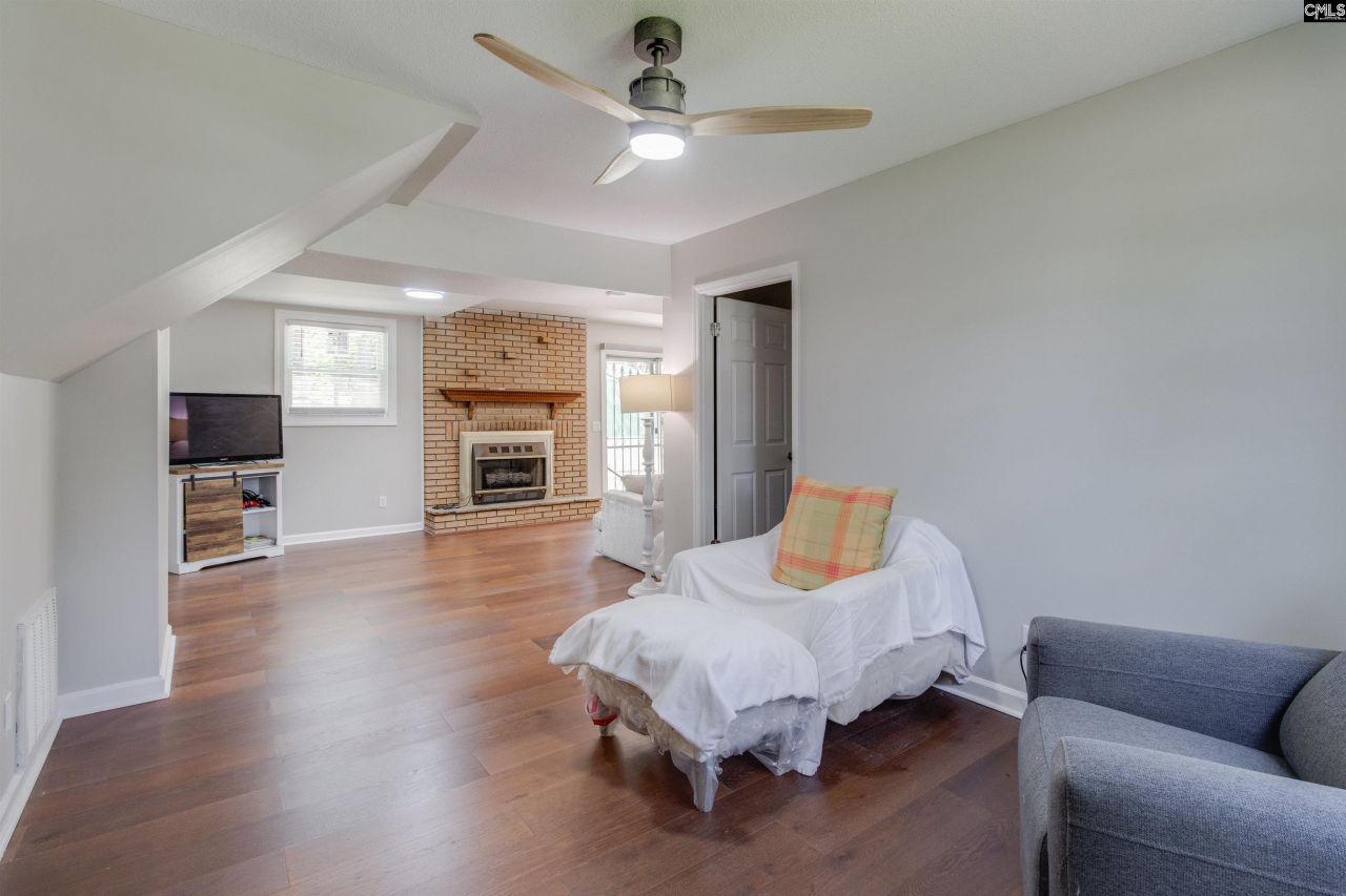 4214 Grand Street Photo 19