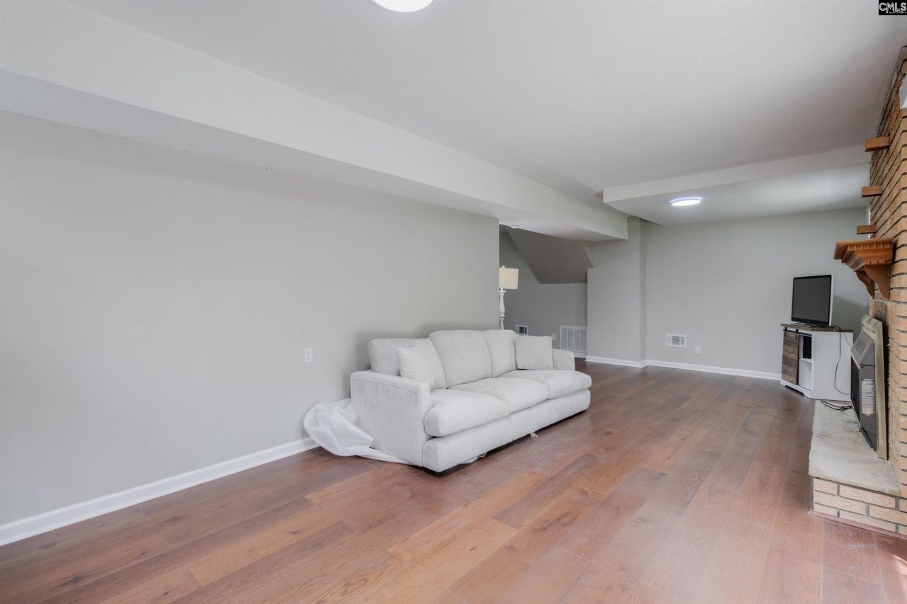 4214 Grand Street Photo 23