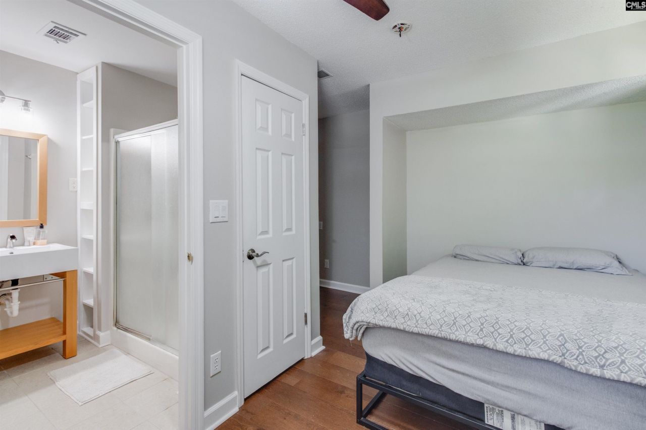 4214 Grand Street Photo 25