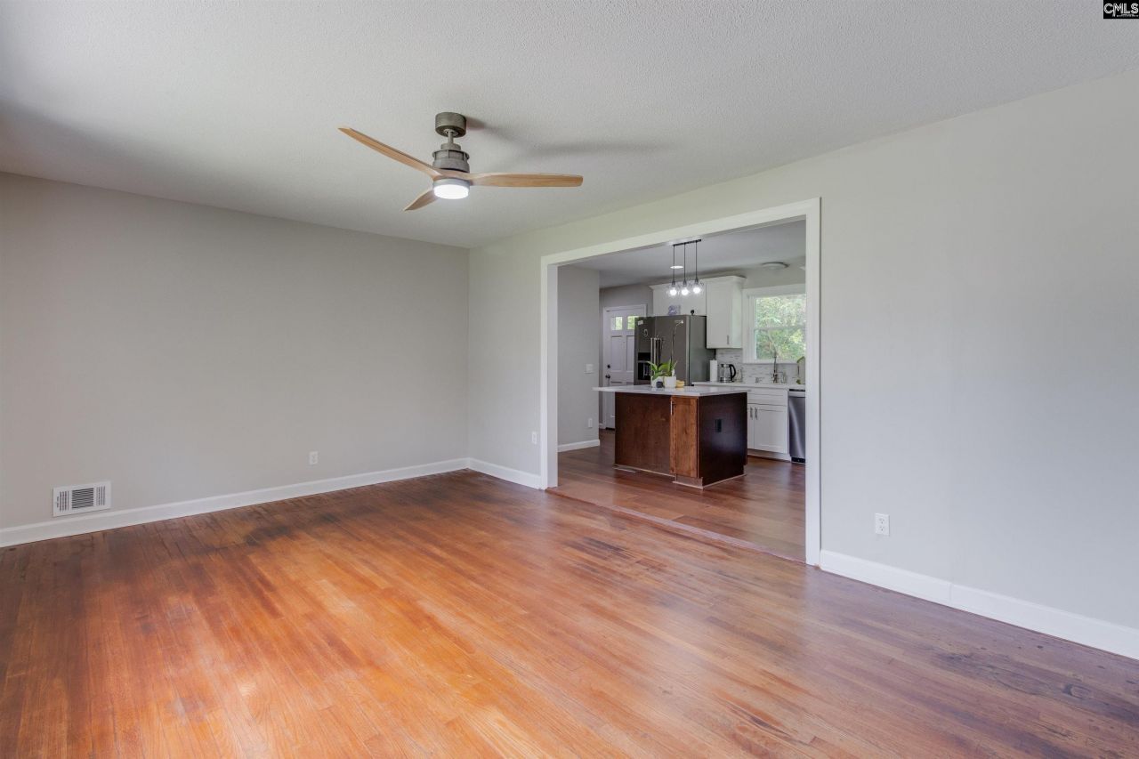 4214 Grand Street Photo 4